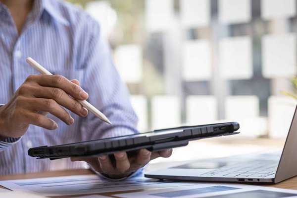 Quelles sont les compétences essentielles pour exceller dans les métiers régionaux ?