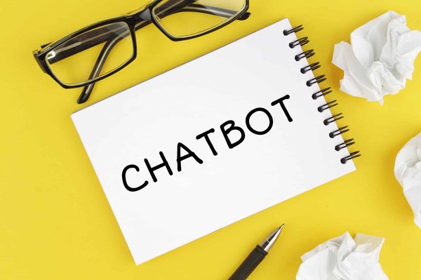 Quelles sont les avantages pour les entreprises d'intégrer un chatbot à leur site web ?